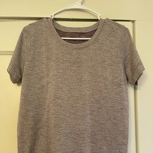 Swiftly Tech short sleeve lulu top!